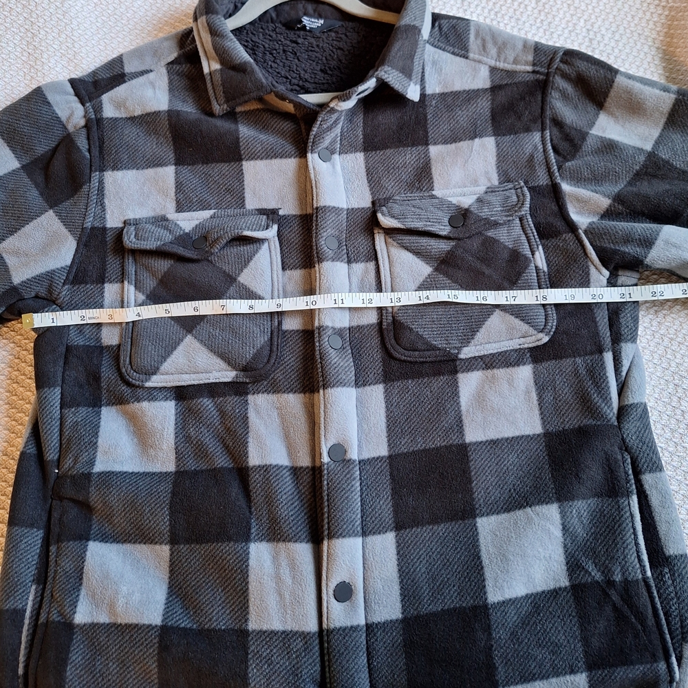 Men's Classic Checkered Shirt Jacket - Picture 5 of 9